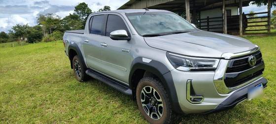 TOYOTA HILUX 2.8 D-4D TURBO DIESEL CD SRX 4X4 AUTOMÁTICO